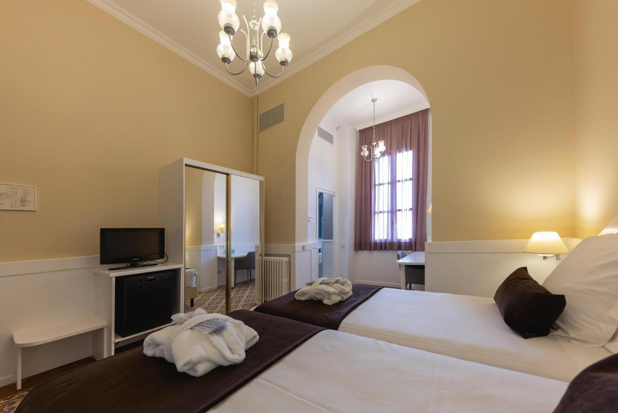 1881 Hotel Balneario Vichy Catalan กัลเดส เด มาลาเวยา ภายนอก รูปภาพ